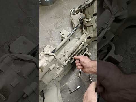 Видео: Смазка рулевой рейки без разборки механизма.
