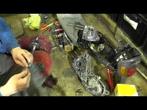 Видео: Установка коленвала Yamaha Jog Poche