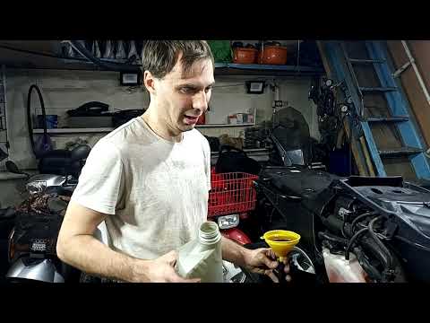 Видео: Про замену масла на скутере!