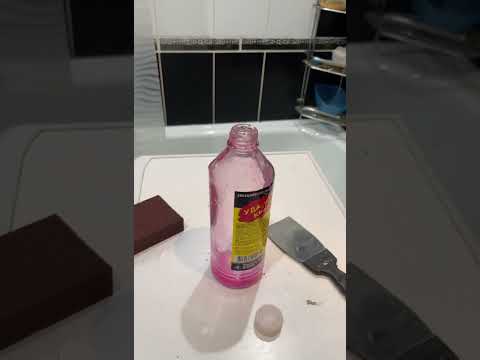 Видео: Как снять старую краску с батареи 😐