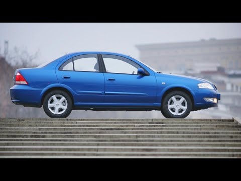 Видео: Ниссан Альмера Классик люфт кулисы. Болтается рычаг переключения передач.