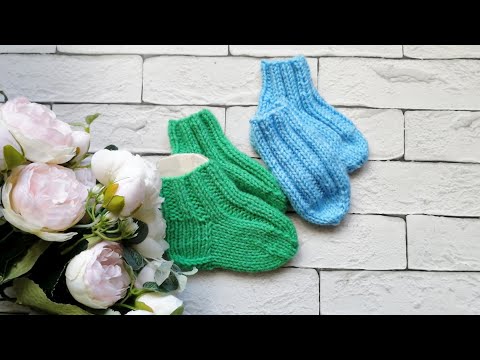 Видео: Детские носки резинкой 2×2. Носки спицами на малыша 3-6 месяцев.