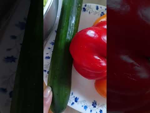 Видео: Яркий, вкусный весенний салат 😍 #марияест #еда #вкуснаяеда #рецепты #вкусно #клининг #барнаул
