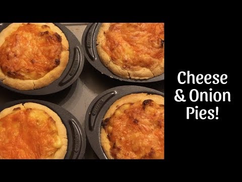 Видео: Индивидуальные пироги с сыром, картофелем и луком :) Рецепт и готовка вместе со мной!