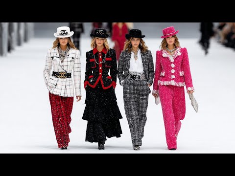 Видео: CHANEL: вдохновение в Милане, осень-зима 2025/2026 | Одежда и аксессуары