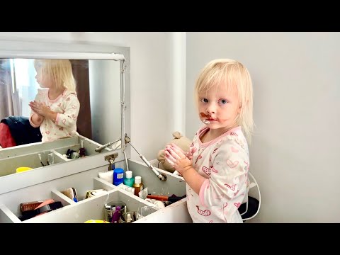 Видео: НИКА ДОБРАЛАСЬ ДО МАМИНОЙ КОСМЕТИКИ. Ника Лайф