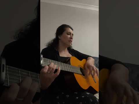 Видео: Премьера! Даргинская песня под гитару в живую. Снова удивила всех голосом и обоянием. Ума в ударе!