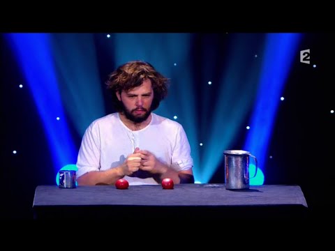 Видео: Фокусник с бодуна. Супер номер.