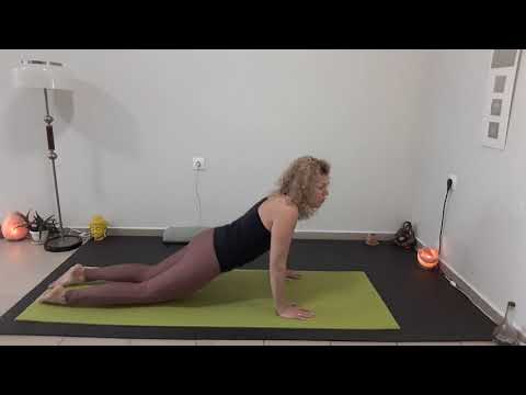 Видео: ЙОГА за жени пред /в менопауза (климактериум).