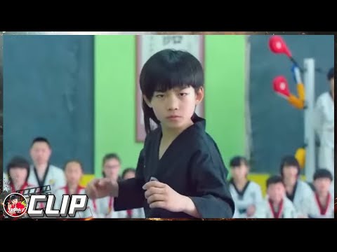 Видео: Лин Цюнань побеждает хулигана в первый день!【1080P RUS SUB】#kungfuboys #linqiunan