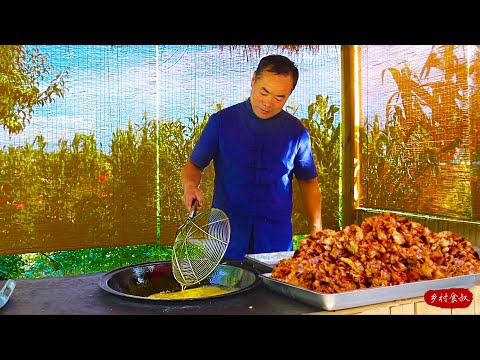 Видео: Самый вкусный рецепт мира для жареной свиная брюшко, хрустящей и аппетитной |Деревенский гурман-дядя