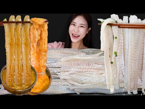 Видео: Сырая рыба (флоундер) + морские огурцы интестины и Roe Mukbang