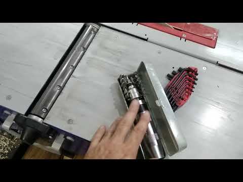 Видео: Как без проблем снять (открутить) строгальные ножи фуганка (Белмаш СДМ 2500)