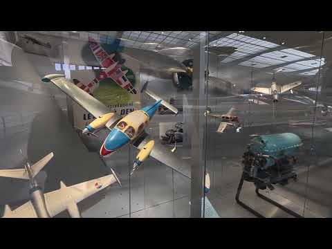 Видео: What’s Inside This Giant Museum? National Technical Museum. Prague. Націоональний технічний музей.