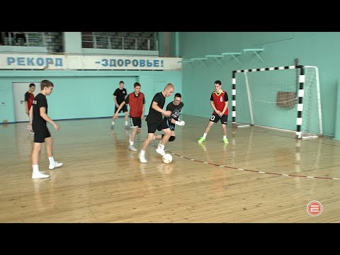 Видео: В Ревде турнир по мини-футболу объединил детей, молодёжь и ветеранов