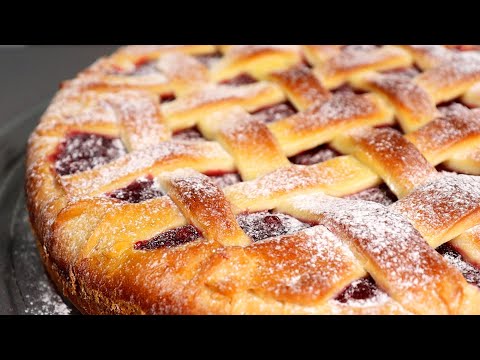 Видео: Сдобный ПИРОГ С БРУСНИКОЙ 😍 Пуховое тесто, много начинки и она не вытекает!