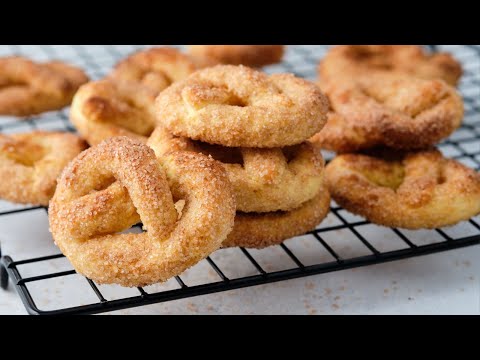 Видео: 🥨 КРЕНДЕЛЬКИ с сахаром и корицей. Сахарное песочное печенье. Простой рецепт, печенье за 20 минут.