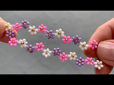 Видео: Как сделать цветочную цепь из бисера