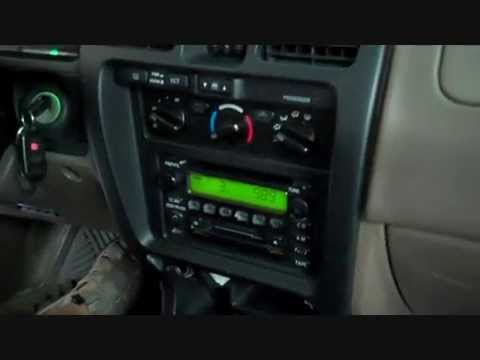 Видео: Автомобильная аудиосистема Toyota 4 Runner — снятие стереосистемы и усилителя 1999–2002 гг. = ПОМ...