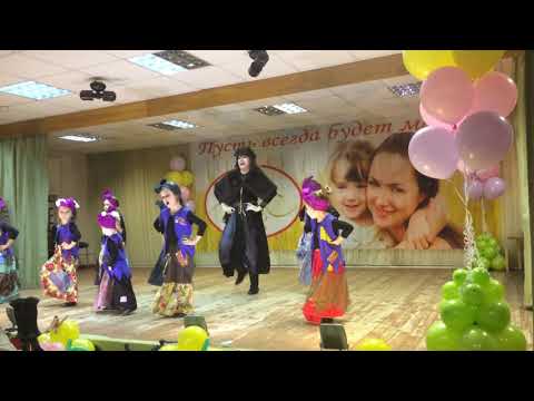 Видео: Танец "Бабка Ежка"