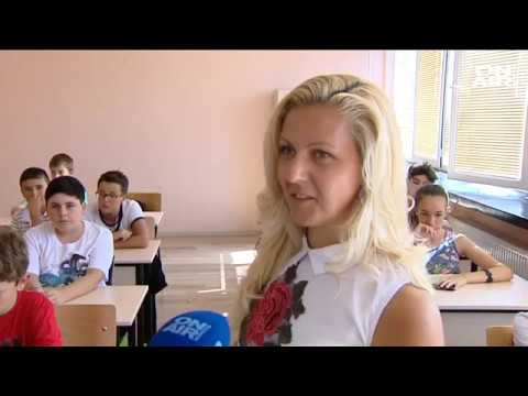 Видео: Цял клас последва любимата си учителка в ново училище