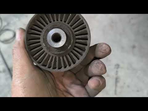 Видео: Заміна обвідного ролика паса генератора Fiat Doblo