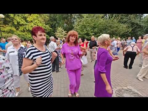 Видео: 31.08.24г..."Ты Красивая и Счастливая"... звучит на танцполе в Гомельском парке...