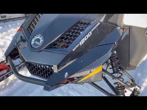 Видео: BRP 1200 кубов снегоходы в деле
