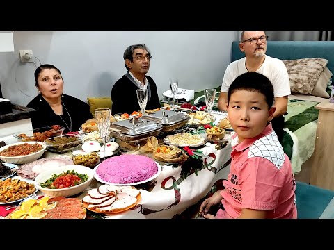 Видео: С НОВЫМ 2022 ГОДОМ! Стол Ломится От ДЕЛИКАТЕСОВ! Что у Нас На СТОЛЕ? ПРАЗДНУЕМ с ТУРЕЦКИМИ ДРУЗЬЯМИ!