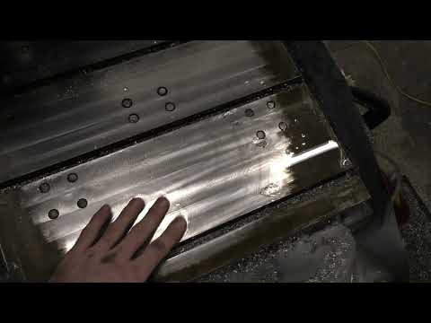 Видео: Выравнивание стола. Фрезеровка стали. Два хомута на шпиндель. Чугунный ЧПУ Часть 10