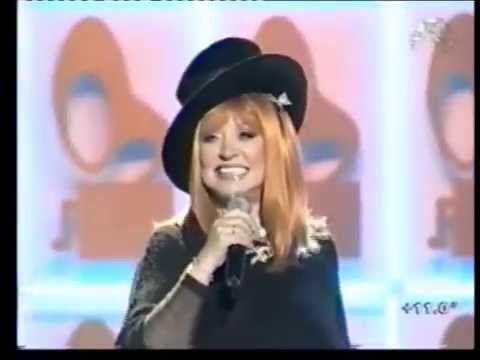 Видео: Алла Пугачева - Только не назад (Золотой граммофон в Питере, 2002)