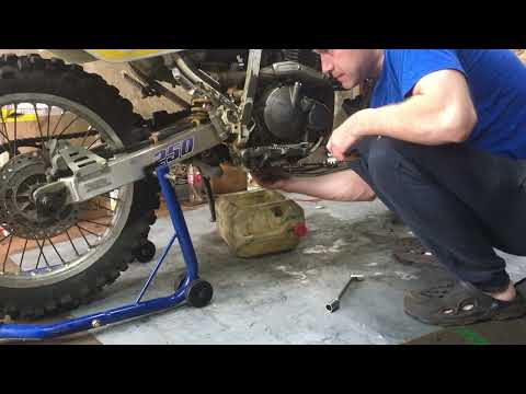 Видео: Еще один Suzuki Djebel 250 заехал на большое ТО