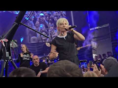 Видео: Диана Арбенина и ночные снайперы на фестивале Движение 8 июня 2025 года в Екатеринбурге