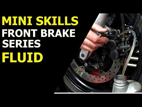 Видео: Как заменить переднюю тормозную жидкость: мини-навыки — Bandit