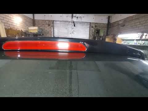 Видео: Как снять верхний стоп сигнал крышки багажника Фольксваген Пассат Б7 универсал 2010-2015 года