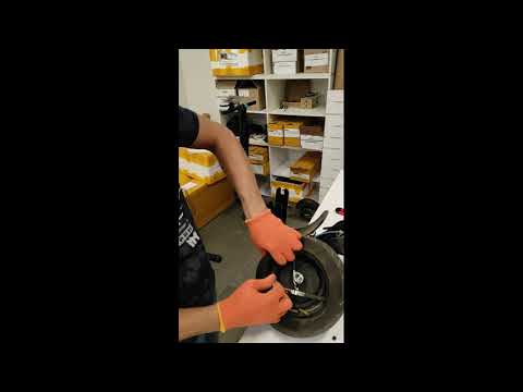 Видео: Замена камеры переднего колеса Proove X-City Pro