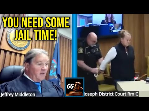 Видео: Женщина попала в тюрьму после кражи кошелька у инвалида