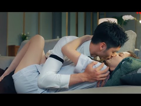 Видео: Девушка ревновала, но парень остановил ее мысли поцелуем.