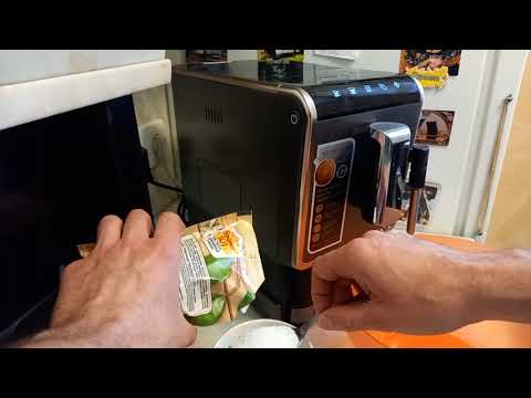 Видео: Интенсивная самоочистка кофемашины Redmond RCM-1526