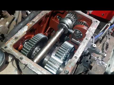 Видео: Подшипники ВОМа мини-трактора Shifeng 244. Какой уровень масла КПП?
