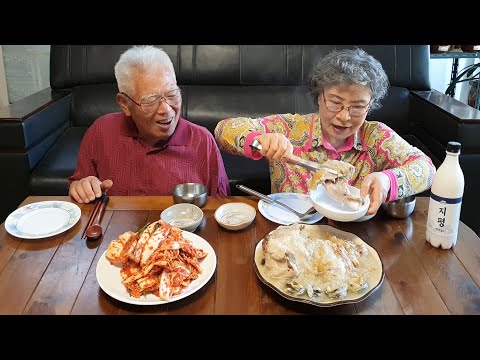 Видео: мед! Давай выпьем~! Рецепт курицы Нурунгджи Пэксук Мукбанг (капуста Геотчоори)