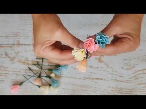Видео: Простые цветочки из гофрированной бумаги DIY Mellas