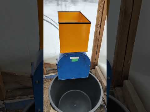 Видео: Зернодробилка Кубанец 500з 220v, первое знакомство и впечатление