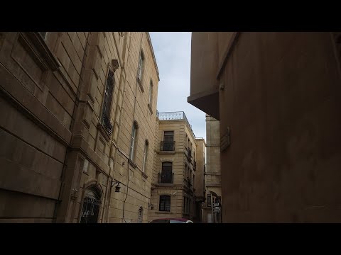 Видео: Большая прогулка по Старому городу Баку (+ обзор внутренних двориков)