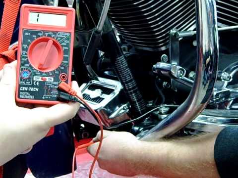 Видео: Тестирование системы зарядки статора трехфазного генератора с помощью DVOM-метра на мотоцикле Roa...