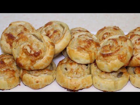 Видео: Ленивые слойки с фаршем и сыром. Супер быстрая закуска!