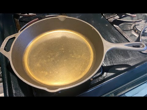 Видео: Можно ли сделать сковороду Lodge Cast Iron Skillet с антипригарным покрытием, как у Griswold? #ин...