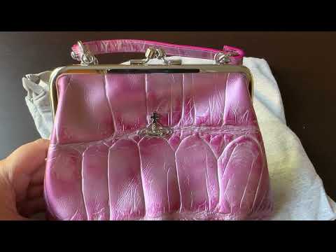 Видео: ASMR VIDEO NEW BAG VIVIENNE WESTWOOD НОВАЯ СУМКА АСМР ВИДЕО  ШЕПОТ