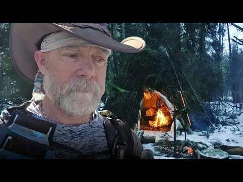 Видео: ВСЕГДА оставайтесь в палатке ночью