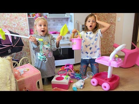Видео: Уборка дома Настя с подружкой убирают игрушки в комнате Helps Mommy
